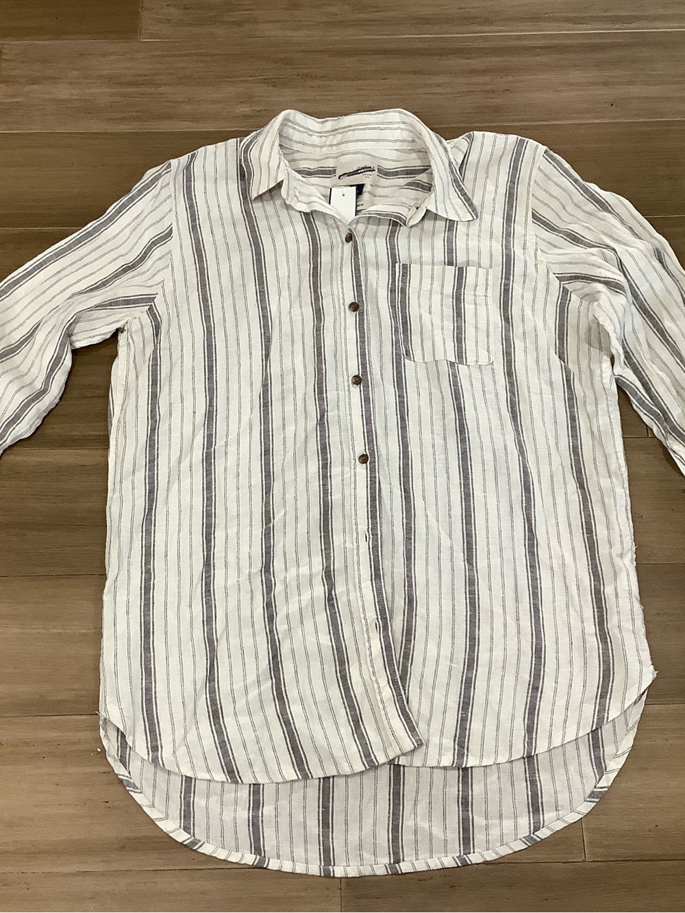 Universal Thread women’s Long-Sleeve Striped Button-Down Shirt - size small NWT